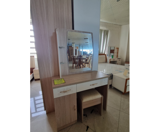 Bàn phấn Sitme 456